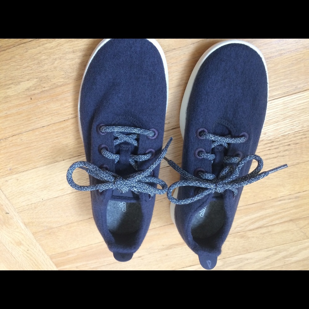 Allbirds Women’s Navy Merino Wool Runners size 8